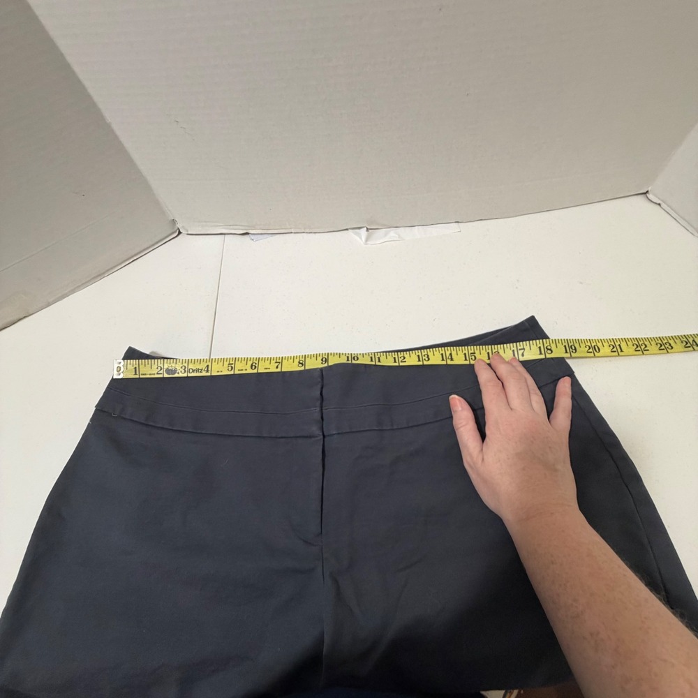 Apt. 9 Essentials Womens Gray Stretch Chino Shorts Size 16 Hook Bar Closure - Picture 9 of 10